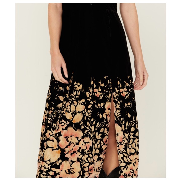 Black Velvet Beyond the Radar Dress - Picture 4 of 5